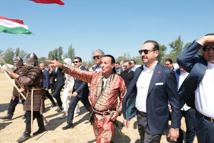 Kürşad Zorlu’dan Büyük Hun-Türk Kurultayı’nda dikkat çeken mesaj: “Türkiye, Macaristan’dan ayrılamaz”