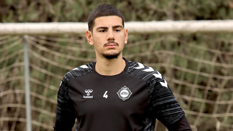 Altay'da Arif takıma döndü