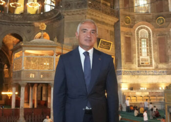Bakan Ersoy, Ayasofya'daki restorasyon çalışmalarını inceledi