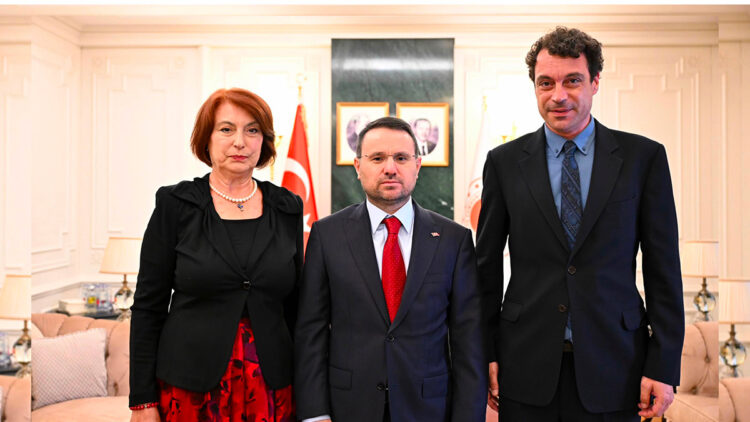 Bakan Gürlek, Uğur Mumcu'nun ailesiyle görüştü