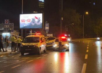 Bakırköy’de aynı noktada peş peşe iki ayrı motosiklet kazası; 1'i ağır 3 yaralı