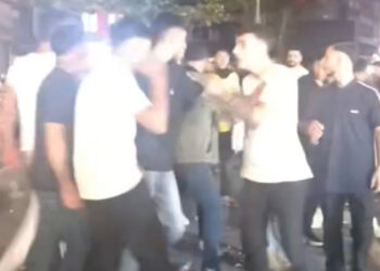 Beyoğlu’nda rapçi Poizi konserinde tekmeli yumruklu kavga kamerada; polis müdahale etti