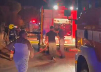 Bodrum katında yangın çıktı; üst katlarda mahsur kalanları itfaiye kurtardı