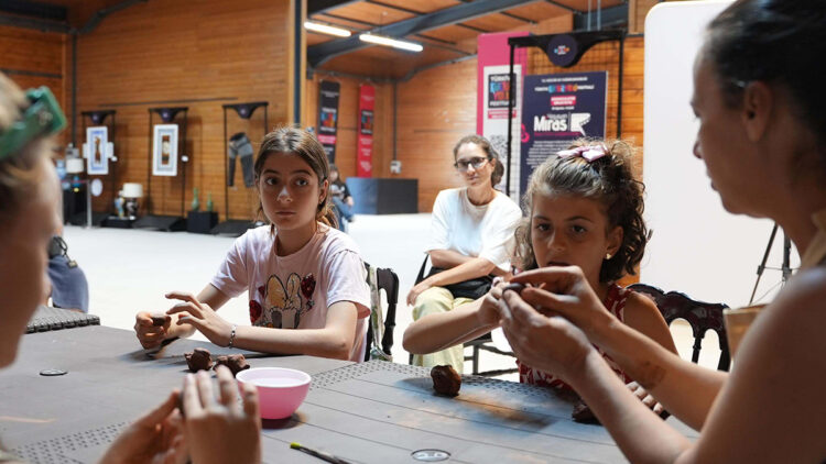 Çanakkale'de festivalin keyfini çocuklar çıkardı