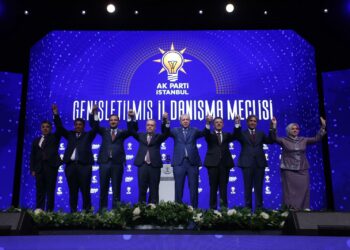 CHP'den istifa eden 2 belediye başkanı ve 1 başkan vekili AK Parti’ye katıldı