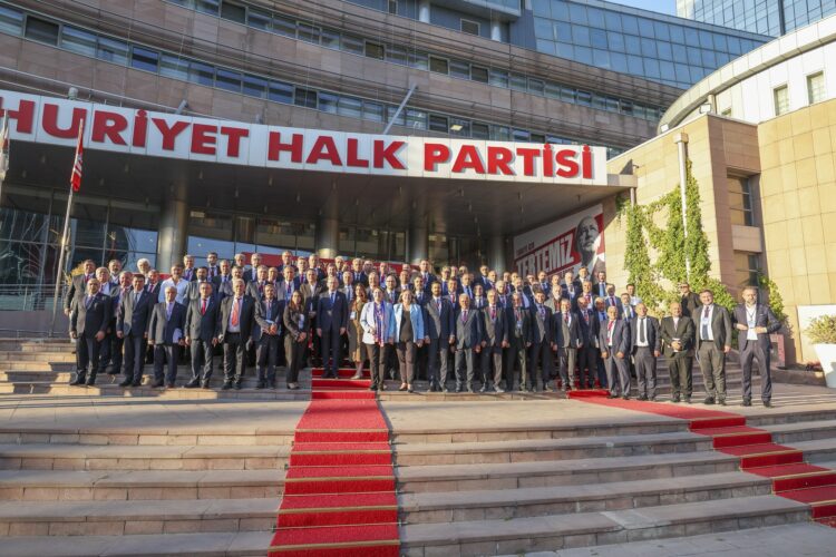 CHP’nin 81 il başkanından ortak mesaj: “Bağlılığımız kişilere değil, CHP’yedir”