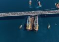 Dev vinç gemisi Saipem 7000' İstanbul Boğazı'ndan geçti