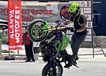Erzincan'da 'Ergan Motofest' akrobasi şovuyla başladı