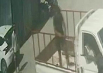 Esenyurt’ta bakır kablo çalan şüpheliler kamerada