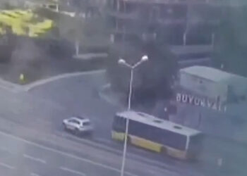 Zeytinburnu'nda 2 kişinin öldüğü İETT otobüsü kazasına neden olduğu belirtilen otomobil sürücüsü gözaltında