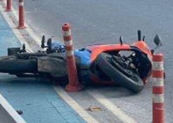 İzmir'de devrilen motosikletin sürücüsü Emine hayatını kaybetti