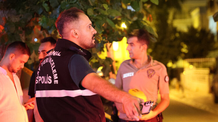 İzmir’de silahlı kavga: Mermiler havada uçtu 5 yaralı