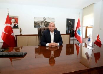 Menderes Belediyesi’ne operasyon: Başkan Çiçek dahil, 13 şüpheli gözaltına alındı