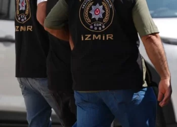 İzmir'de 'Forza' ve 'Yalı' taraftar grupları içerisindeki organize suç örgütlerine operasyon; 28 gözaltı