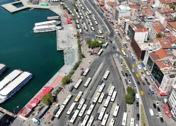 Kadıköy'de ulaşım değişiyor! 26 otobüs hattı Rıhtım'dan kaldırılıyor