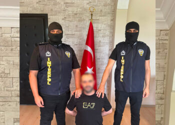 Kırmızı bültenle aranan 7 kişi Türkiye’ye getirildi! Aralarında 2 suç örgütü elebaşı da var