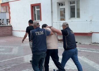 Kırmızı bültenle aranıyordu! Türkiye’de saklandığı adreste yakalandı