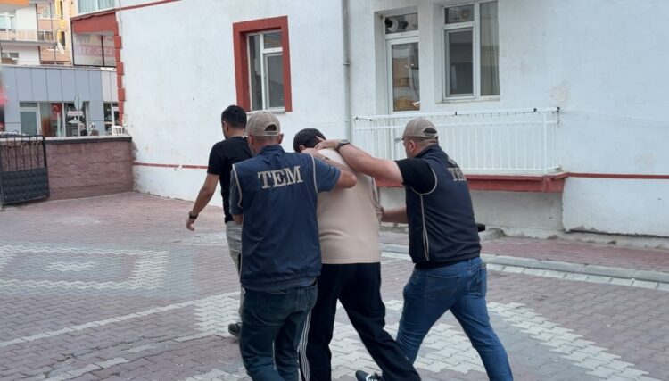 Kırmızı bültenle aranıyordu! Türkiye’de saklandığı adreste yakalandı