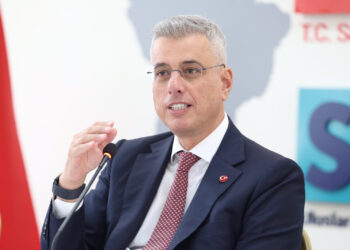 Türkiye sağlıkta cazibe merkezi oldu! 3 milyondan fazla kişi tedavi için geliyor