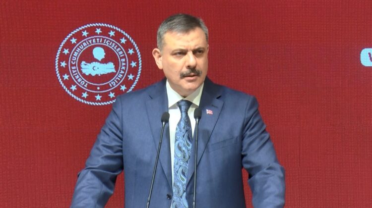 Diyarbakır’daki provokasyonda 4 gözaltı! Bakan Çiftçi’den ‘Terörsüz Türkiye’ mesajı