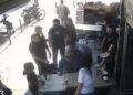Nefes borusuna yemek kaçan kadını, polis Heimlich manevrasıyla kurtardı