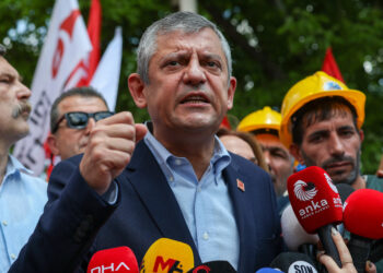 Özgür Özel’den iktidara sert çıkış: “Gücünüz bu holdinge niye yetmiyor?”