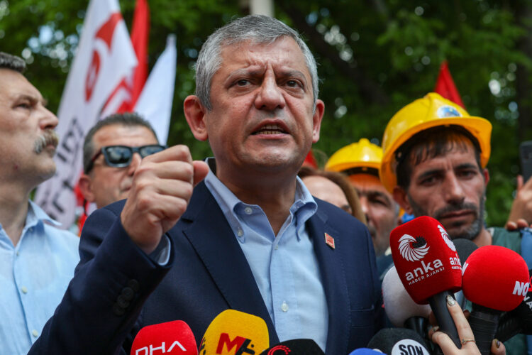 Özgür Özel’den iktidara sert çıkış: “Gücünüz bu holdinge niye yetmiyor?”