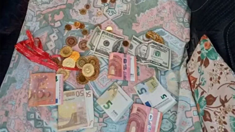 Otoyol jandarması, emekli öğretmen çifti dolandırılmaktan kurtardı