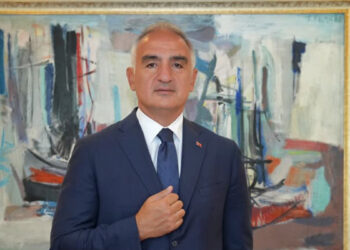 Side’de 390 metrelik anıtsal antik cadde gün yüzüne çıktı