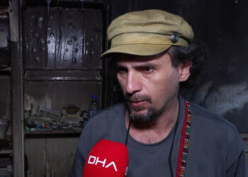 Havai fişek daireyi yaktı! Korku dolu anlar kamerada