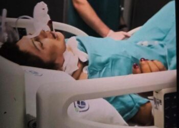 Tehdit edip, kefen gönderdiği eski eşini 8 yerinden bıçakladı