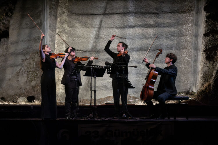 Gümüşlük’te tarihi taş ocağında Varyon Quartet rüzgarı esti