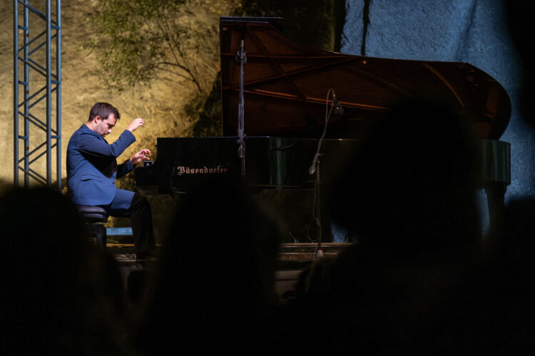 Vasco Dantas Portekiz’in hüzünlü Fado geleneğini piyano ile icra etti