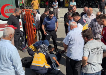 Yaya geçidinde otomobilin çarptığı yaya yaralandı
