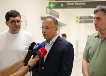Milletvekili Melih Meriç’i bıçaklayan firari şüphelinin 27 suç kaydı olduğu ortaya çıktı!
