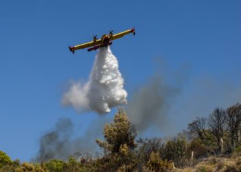 Orman yangınına müdahalede korkunç kaza! İki söndürme helikopteri havada çarpıştı