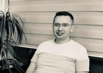 Otomobilin direğe çarptığı kazada ölen sürücü ve kayınvalidesi toprağa verildi