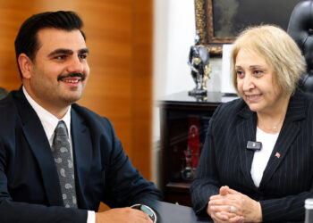 AK Parti'li İnan: "Menderes Belediye Başkanı 1,5 senedir partimize dâhil olma çabasındaydı"
