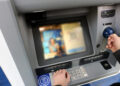 ATM kartınızı yutarsa ne yapmalısınız? Kartı geri almak için yapılan bu hata risk oluşturabilir