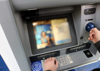 ATM kartınızı yutarsa ne yapmalısınız? Kartı geri almak için yapılan bu hata risk oluşturabilir