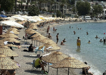 Bodrum'da hava sıcaklığı 40 dereceyi aştı, sahillerde yoğunluk yaşandı