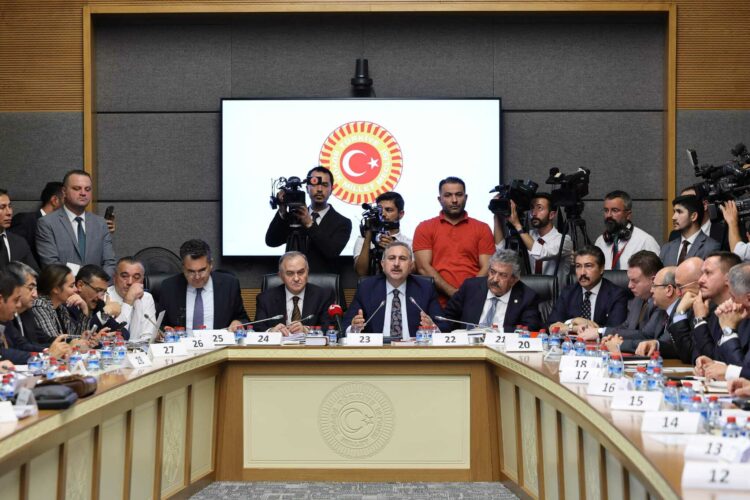 'Çerçeve yasa' teklifi komisyonda kabul edildi