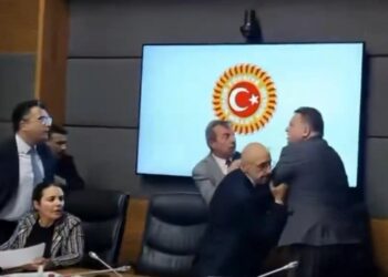‘Çerçeve yasa’ görüşmelerinde tansiyon yükseldi! Milletvekilleri birbirinin üzerine yürüdü