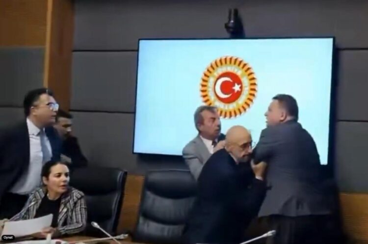 ‘Çerçeve yasa’ görüşmelerinde tansiyon yükseldi! Milletvekilleri birbirinin üzerine yürüdü