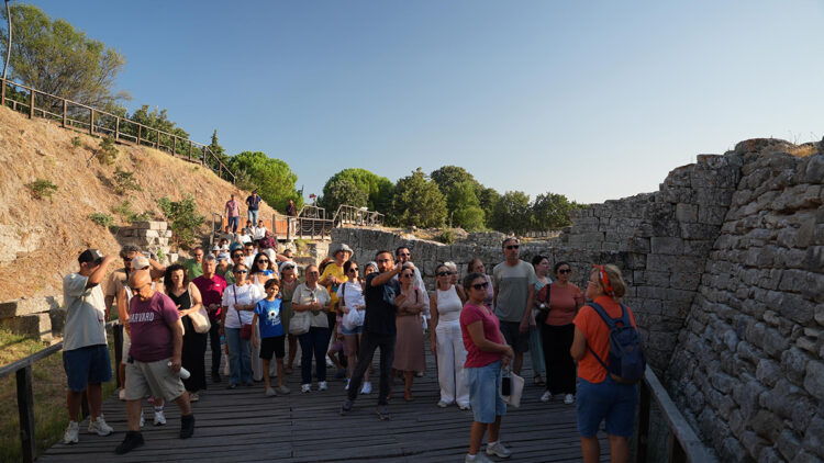 Çanakkale’de kültür ve sanat şöleni başladı! İlk güne Ceza damga vurdu