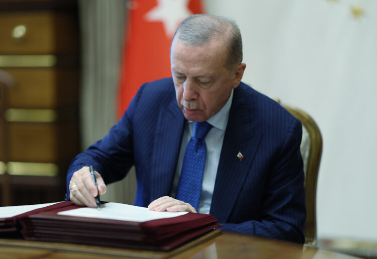 YAŞ kararları Resmi Gazete'de yayımlandı! 94 personel terfi etti, Hava Kuvvetleri Komutanı değişti