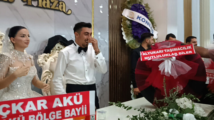 Damada düğünde altın yerine, araç lastiği hediye etti