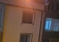 Küçükçekmece'de 5 katlı binanın çatısında yangın: 1 kişi duman etkilendi