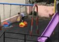 Çocuklar, oynadıkları parkı temizledi