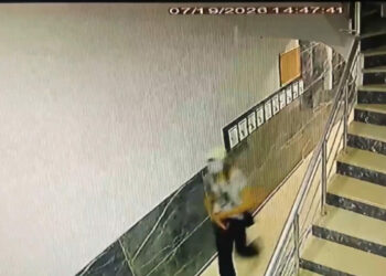 Zeytinburnu’nda kapının göbek kilidini kırıp evi soydular: 3 şüpheli tutuklandı